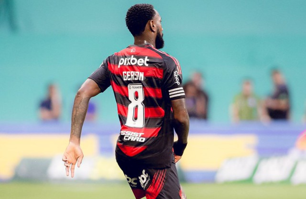 Flamengo atualiza situação de Gerson após meia chegar ao Rio com dores Divulgação: Flamengo