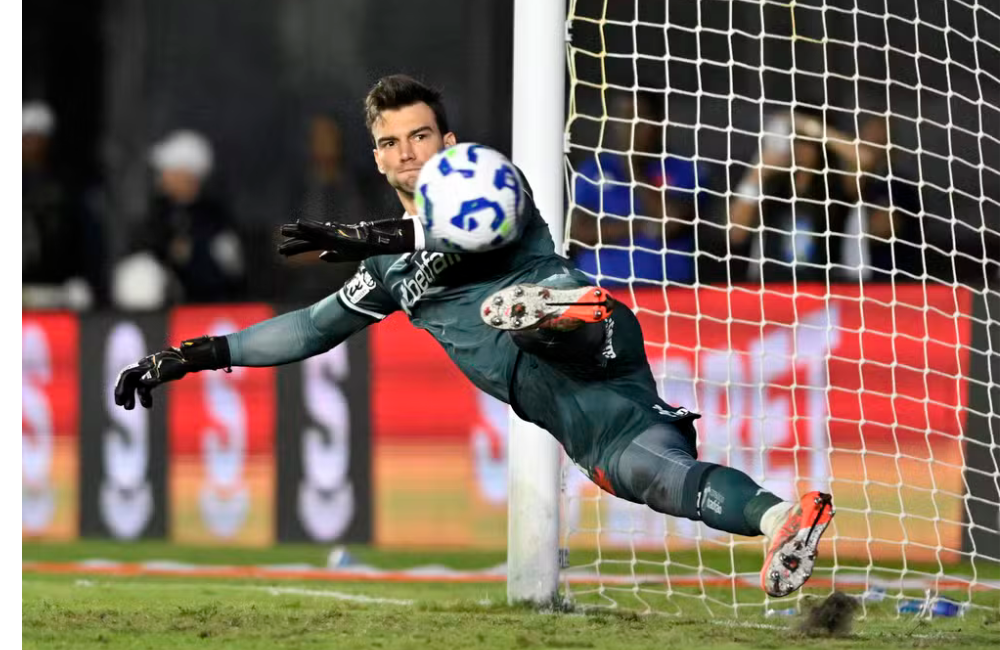 Vasco acerta renovação de contrato com Léo Jardim - confira Divulgação: André Durão