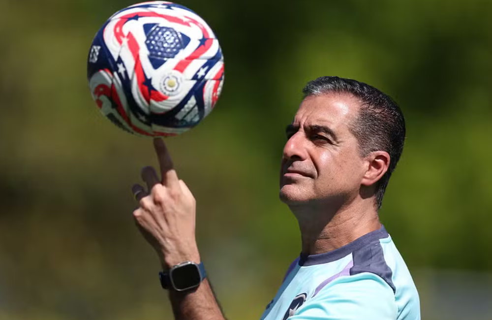 Ex-técnico do Botafogo, Renato Paiva ironiza sobre escalação do Chelsea contra o PSG Divulgação: Botafogo