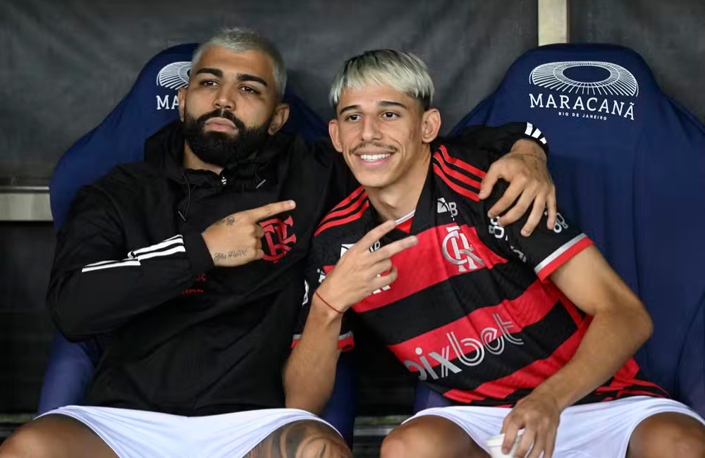 Clube português sofre transfer ban por dívida com o Flamengo Divulgação: André Durão
