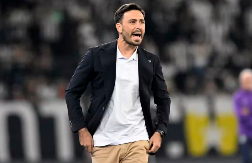 Davide mantém postura conservadora após vitória do Botafogo e fala sobre estreia de Danilo Divulgação: André Durão