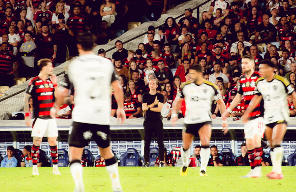 Filipe Luís elogia bola parada do Flamengo contra o Atlético-MG Divulgação: Flamengo