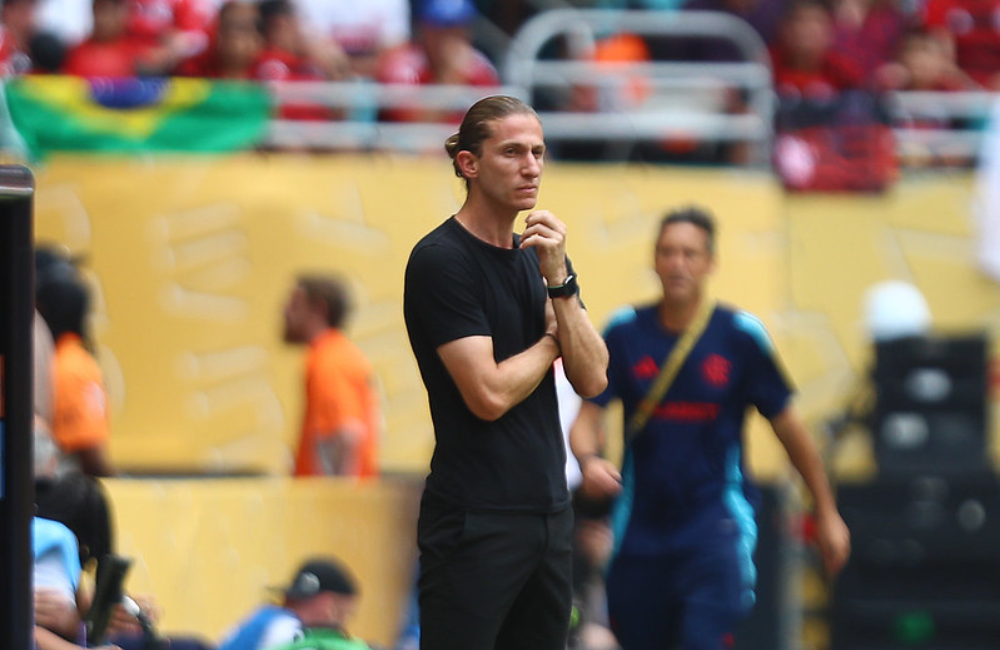 Flamengo se movimenta para renovar com Filipe Luís Divulgação: Flamengo