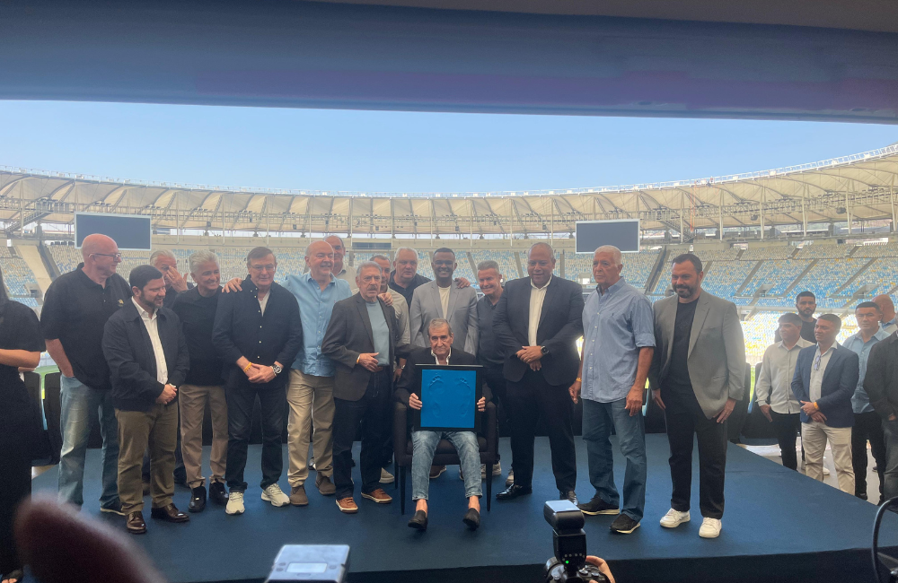 Ídolo do Fluminense, Carlos Alberto Parrera tem pés eternizados no Maracanã às vésperas do Fla-Flu Divulgação: JS