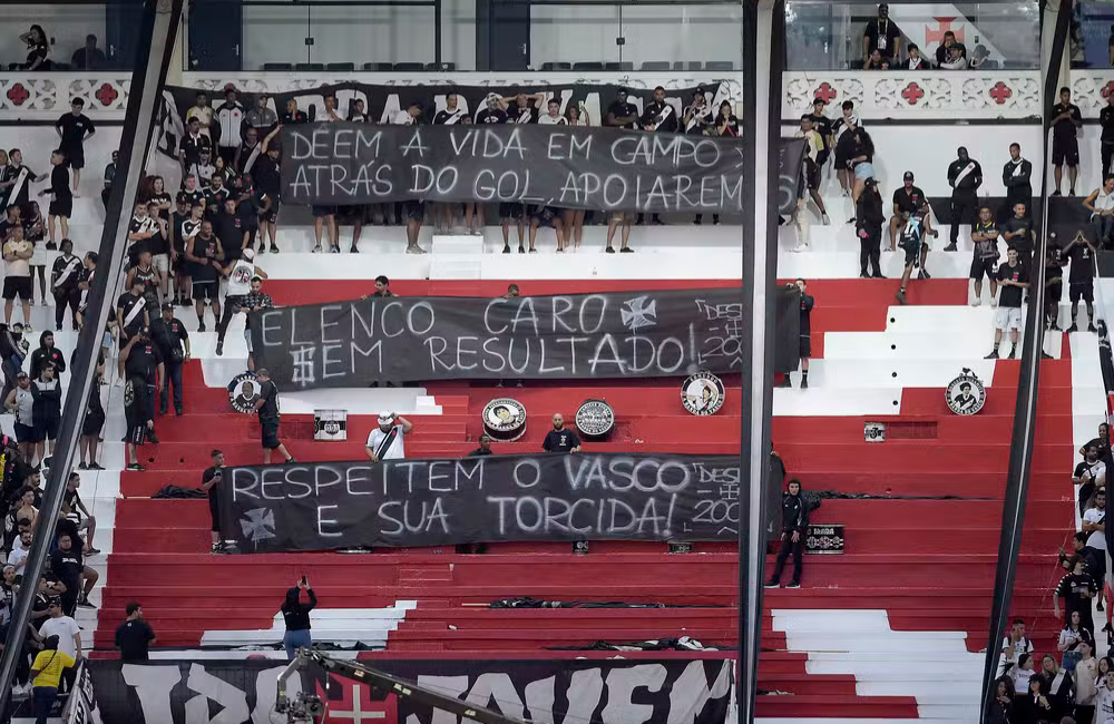 Torcida do Vasco protesta contra o time em empate com o Grêmio Divulgação: Dhavid Normando / ge
