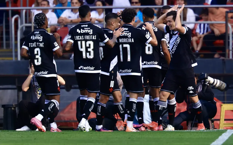 Santos é goleado pelo Vasco no Morumbis. (Foto: Jota Erre/AGIF)
