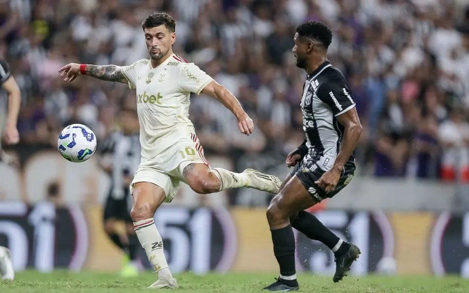 Arrascaeta em ação pelo Flamengo diante do Ceará (Foto: Gilvan de Souza / Flamengo)