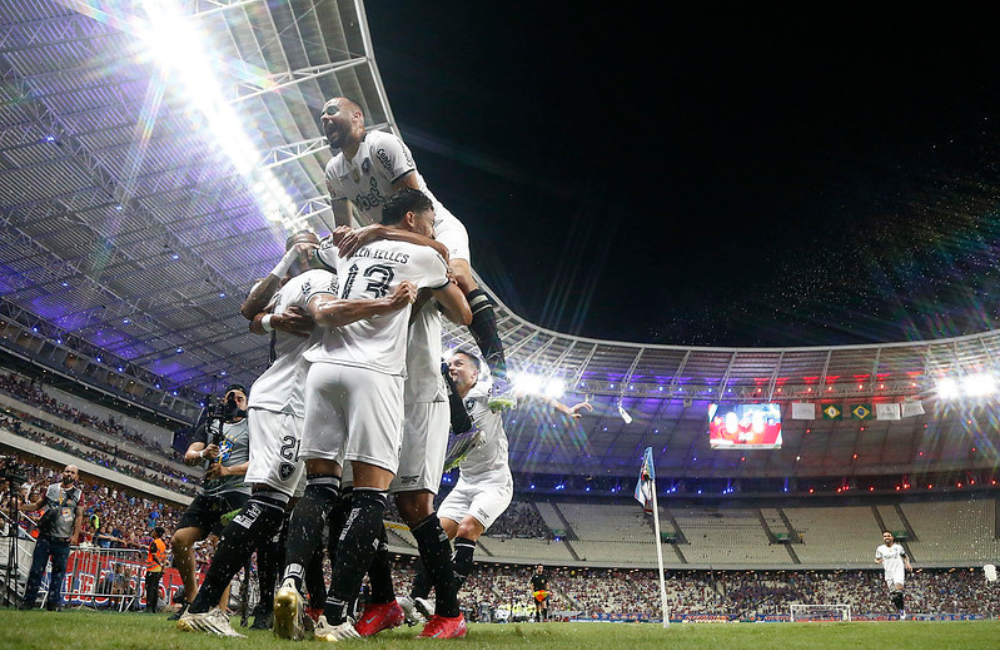 Diretor do Botafogo diz que clube não deve contratar ponta e reforça permanência de John Divulgação: Vítor Silva/Botafogo