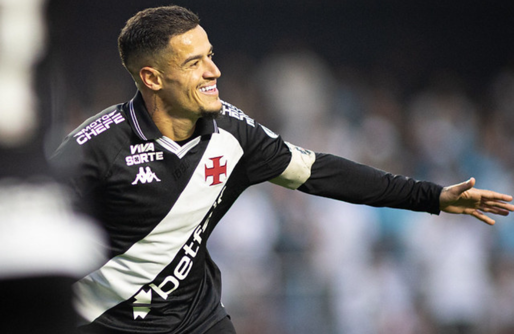 Autor de dois gols contra o Santos, Coutinho destaca evolução do Vasco Divulgação: Matheus Lima/ Vasco