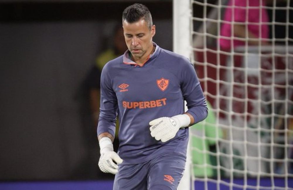 Fábio alcança recorde na carreira e recebe homenagem do Fluminense: "achavam que eu ia aposentar" Divulgação: Fluminense