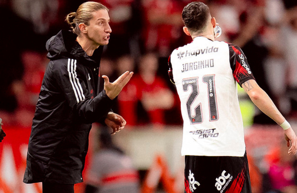 Filipe Luís rende elogios à atuação do Flamengo e evita comparações com Jorge Jesus Divulgação: Adriano Fontes/CRF