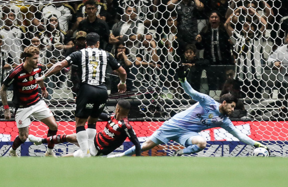 Filipe Luís não vê queda de rendimento do Flamengo após Copa do Mundo e sai em defesa de Wallace Yan Divulgação: Flamengo