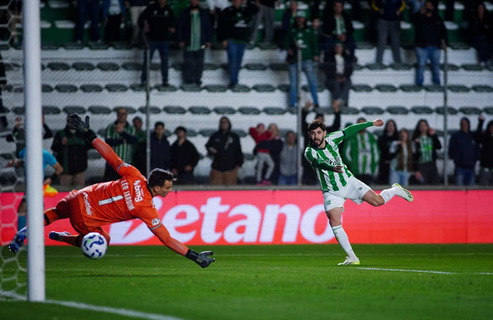 Diniz critica atuação do Vasco em derrota para o Juventude: "Baixo nível de concentração" Divulgação: Fernando Alves/Juventude