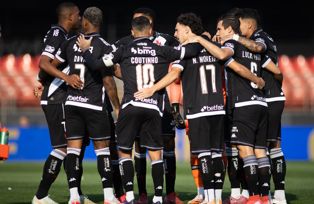 Após golear o Santos, Diniz exalta coletivo do Vasco e rende elogios a Coutinho Divulgação: Matheus Lima/Vasco