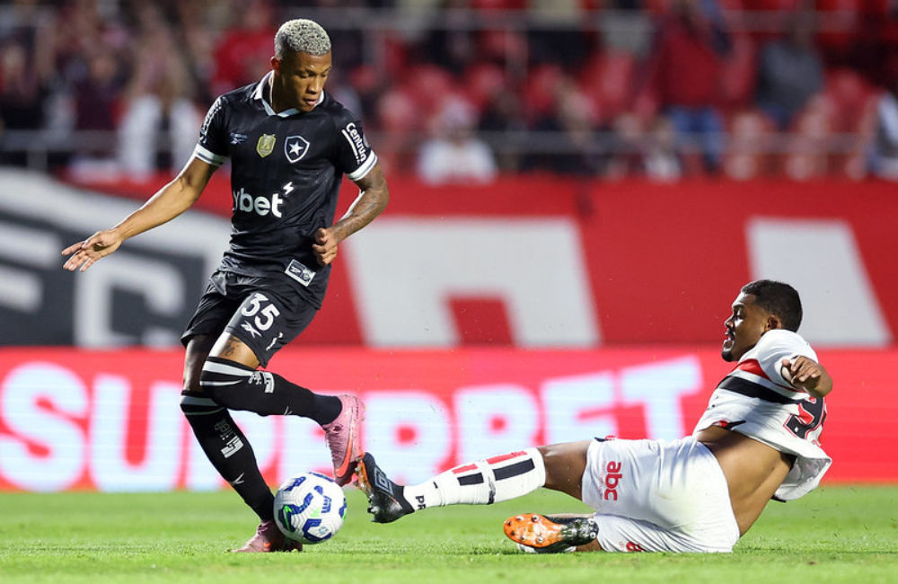 Técnico do Botafogo explica escolha por três volantes e uso de Danilo na derrota para o São Paulo Divulgação: Vítor Silva/Botafogo