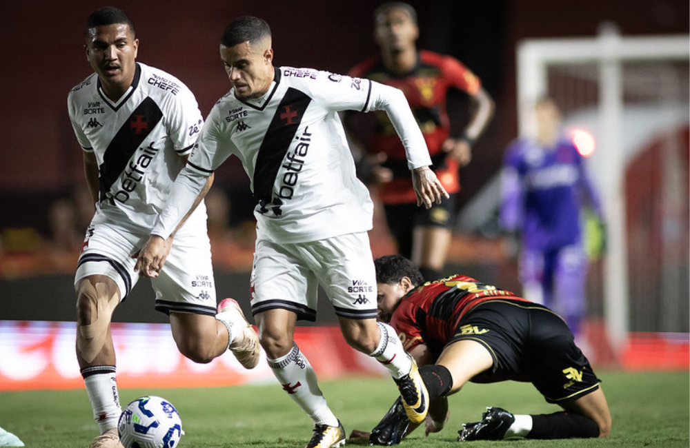 Em boa fase no Vasco, Coutinho atinge melhores números desde retorno ao Barcelona Divulgação: Matheus Lima/Vasco