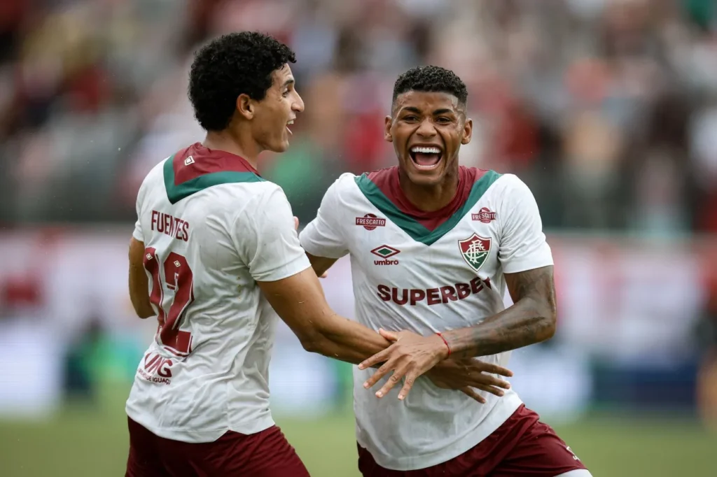Hércules comemora seu gol em Vitória x Fluminense. Foto: MARCELO GONÇALVES / FLUMINENSE F.C