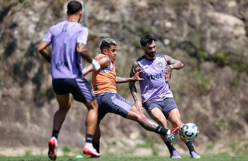 Botafogo tem retorno de zaga titular e de Arthur Cabral; veja provável escalação Divulgação: Vítor Silva/Botafogo