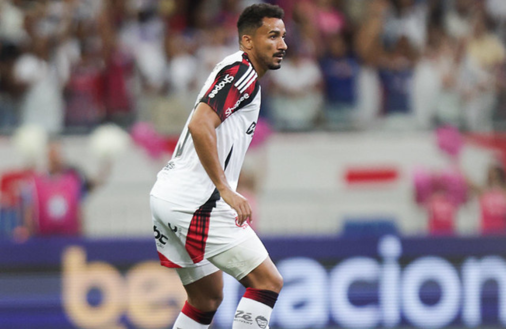 Danilo pede desculpas após expulsão em Bahia x Flamengo: "situação complicada" Divulgação: Gilvan de Souza/Flamengo