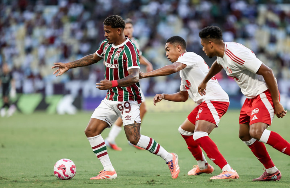 Fluminense vence o Internacional e se aproxima do G-6 Divulgação: