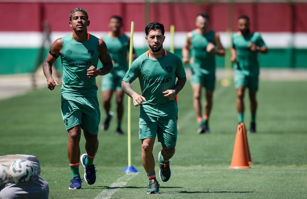 Lucho Acosta fala sobre adaptação ao Fluminense e qualidade nas jogadas aéreas Divulgação: Marcelo Gonçalves/Fluminense