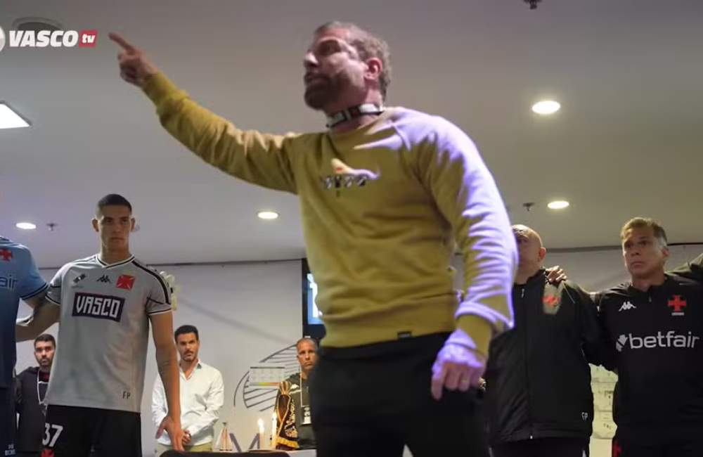 Pedrinho faz discurso para elenco do Vasco e cita briga por Libertadores: "vamos atropelar" Divulgação: VascoTV