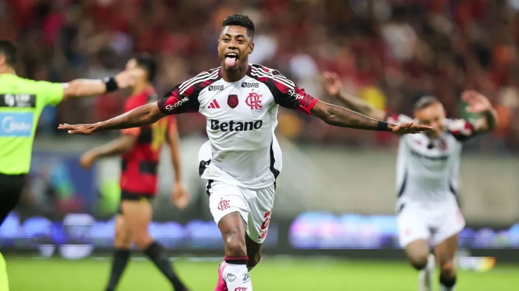 Bruno Henrique, do Flamengo, comemorando seu gol sobre o Sport, pelo Brasileirão • Gilvan de Souza/Flamengo