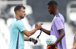 Anselmi aposta em esquema vitorioso do Botafogo no Carioca para estreia no Brasileirão Divulgação: Vítor Silva/Botafogo