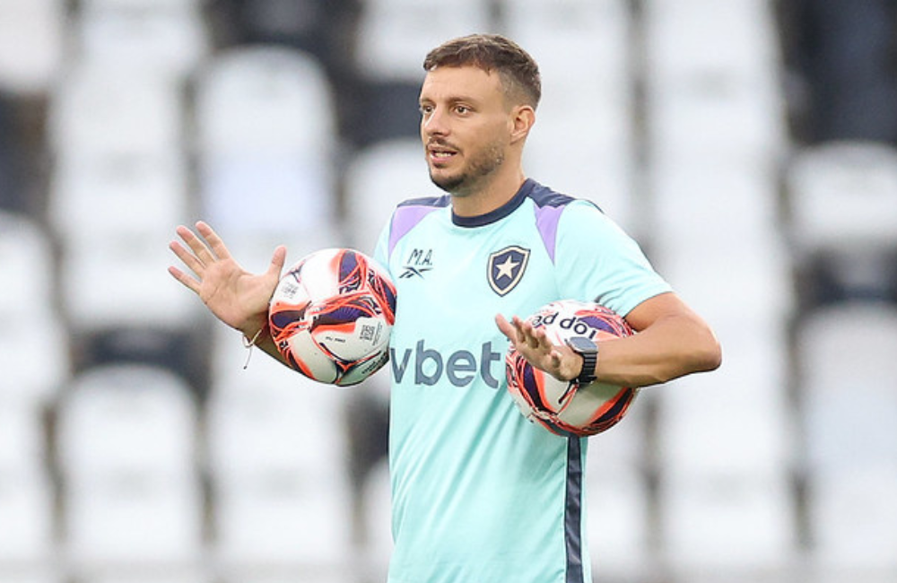 Botafogo estreia no formação tática contra o Volta Redonda; veja provável escalação Divulgação: Vítor Silva/Botafogo