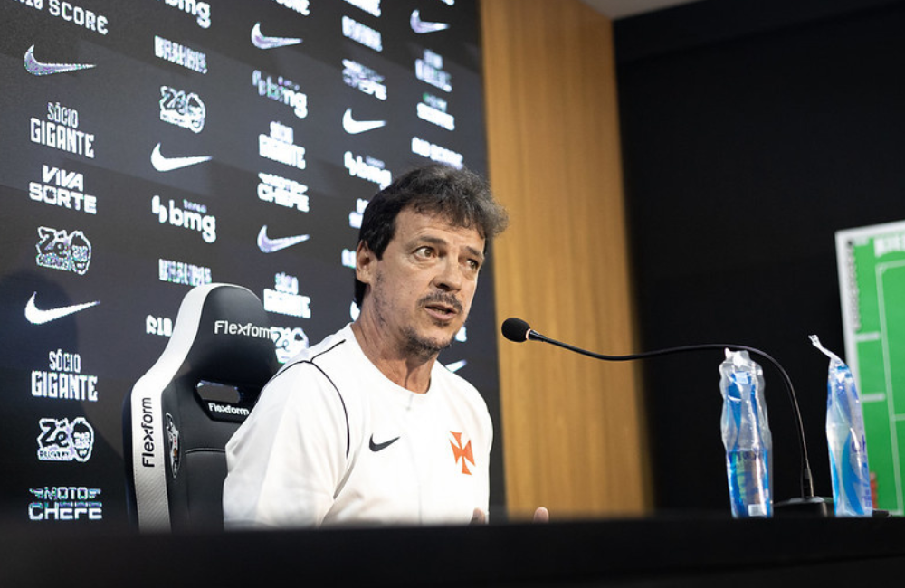 Diniz prevê chegada de mais reforços no Vasco: "Vamos buscar soluções" Divulgação: Matheus Lima/Vasco