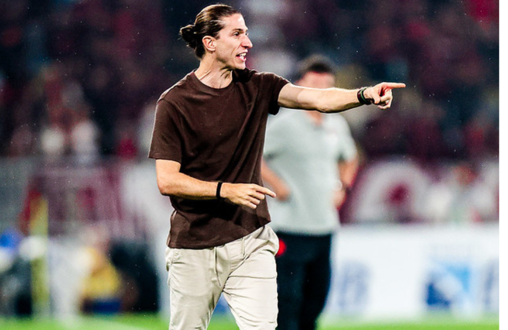 Filipe Luís comemora renovação com o Flamengo, mas destaca mágoa com termo "mercenário" Divulgação: Gilvan de Souza