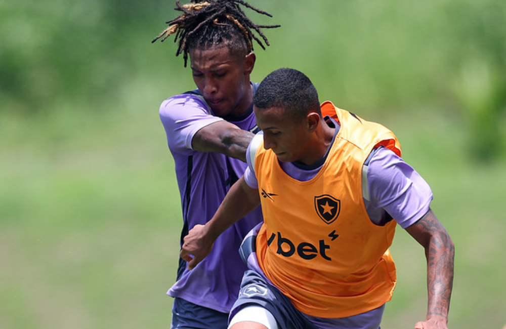 Kauan Toledo é integrado ao elenco profissional do Botafogo para aumentar opções de Anselmi Divulgação: Vítor Silva/Botafogo