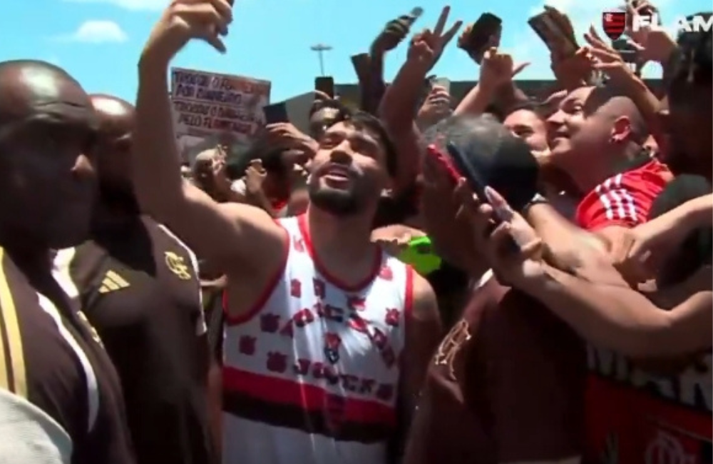Paquetá se emociona ao chegar no Rio e destaca: "Eu precisava do Flamengo" Divulgação: Flamengo TV