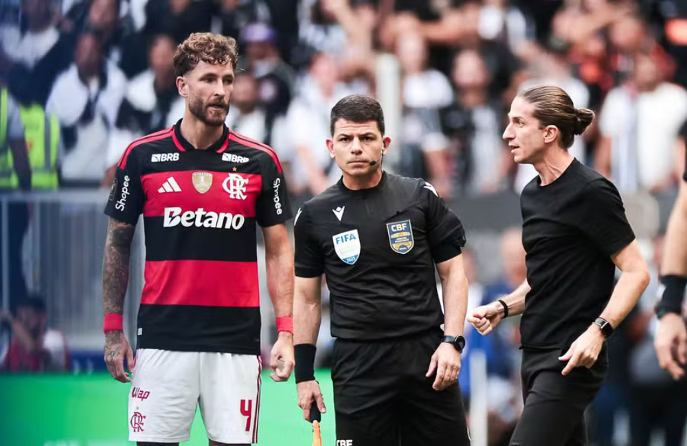 Filipe Luís destaca que expulsão impactou em derrota do Flamengo: "Nunca tinha visto na vida" Divulgação: Gilvan de Souza