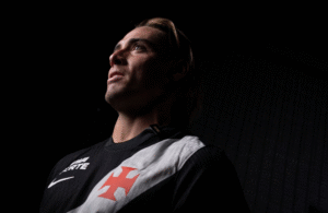 Reforço na área! Vasco anuncia contratação do atacante Spinelli Divulgação: Vasco