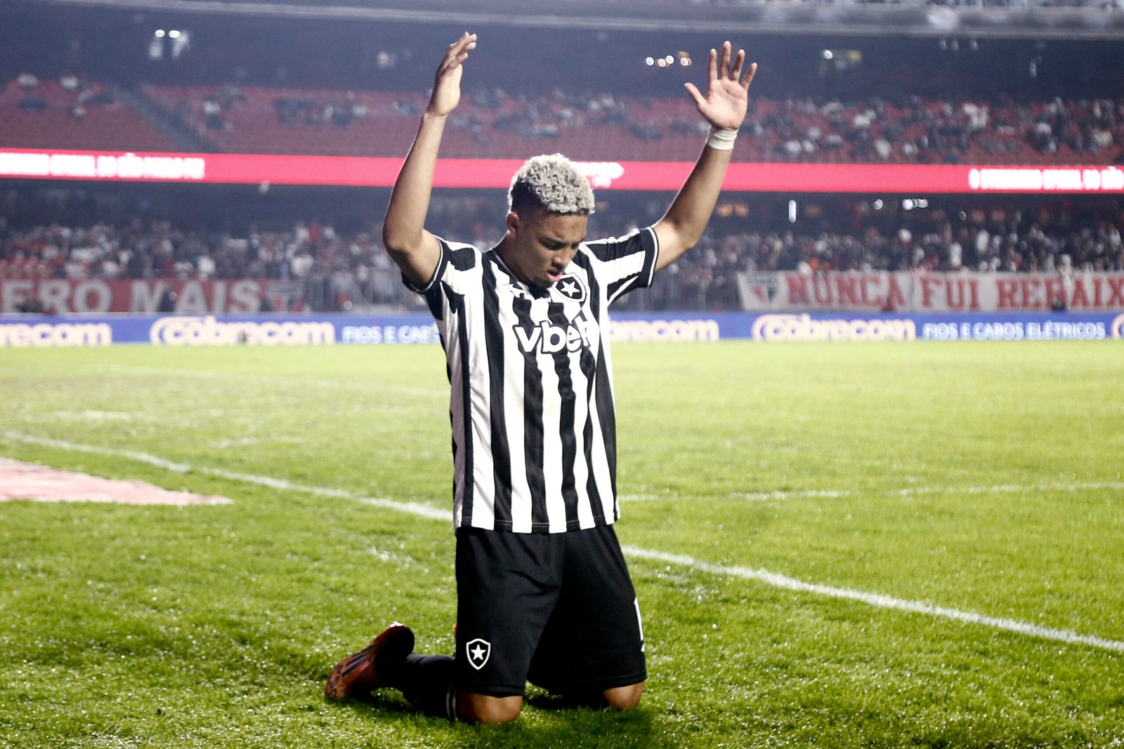 Vitor Silva/Botafogo. Imagem protegida pela Lei do Direito Autoral Nº 9.610, DE 19 DE FEVEREIRO DE 1998. Sendo proibido qualquer uso comercial, remunerado e manipulacao/alteracao d Vitor Silva/Botafogo. Imagem protegida pela Lei do Direito Autoral Nº 9.610, DE 19 DE FEVEREIRO DE 1998. Sendo proibido qualquer uso comercial, remunerado e manipulacao/alteracao d