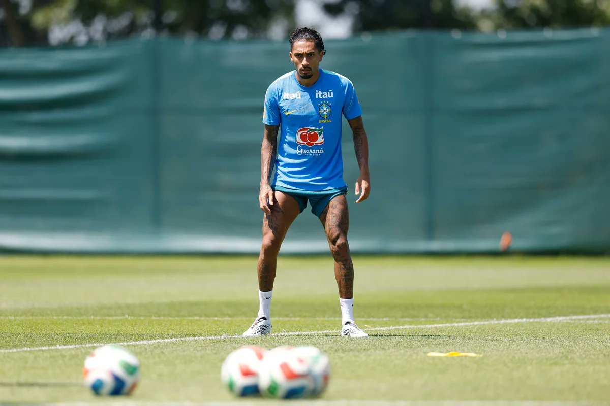 Raphinha ficará no banco contra a Noruega