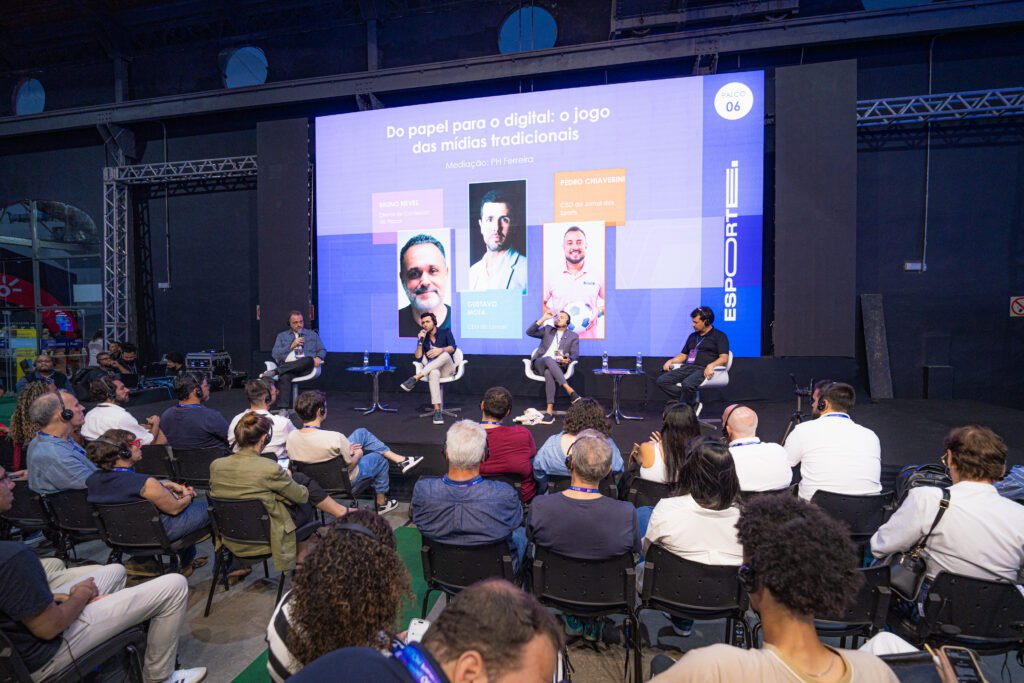 Pedro Chiaverini participa do painel "Do Papel ao Digital" durante o Rio Innovation Week ao lado de representantes da Placar, Lance! e Barões Brand Publishing.