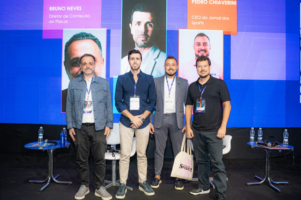 Pedro Chiaverini participa do painel "Do Papel ao Digital" durante o Rio Innovation Week ao lado de representantes da Placar, Lance! e Barões Brand Publishing.